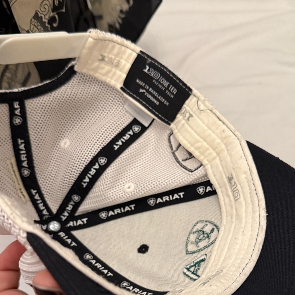 Ariat Black Cap with Mexican flag colors logo - Picture 10 of 12